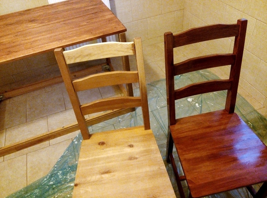 Corridor Reconcile so much Proiect DIY: cum reconditionezi o masa si 4 scaune din lemn | Gabi Ralea |  DIY & Living
